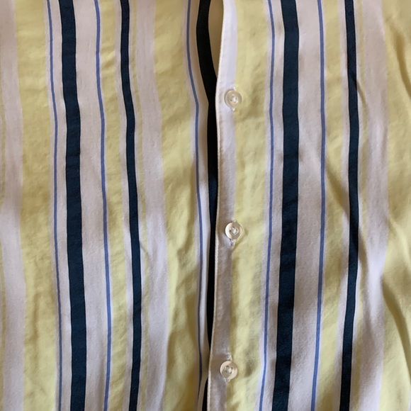 LIKE NEW! MENS DRESS SHIRT! So comfy - Picture 6 of 6